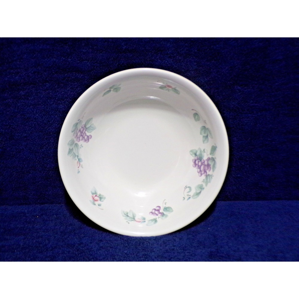 Vintage Pfaltzgraff Grapevine Pattern  Serving Bowl 8.5" Rd White Purple Green